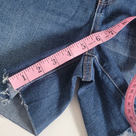 Stretchy Distressed Blue Denim Weekend Cutoff Shorts Sz 8 - Picture 8 of 10